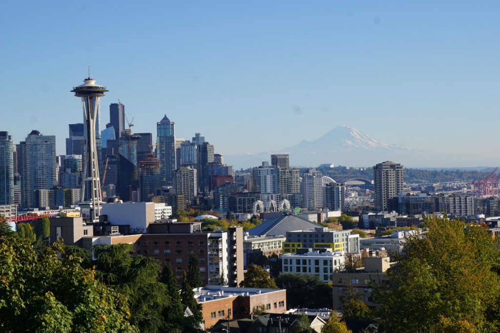 skyline of seattle space needle