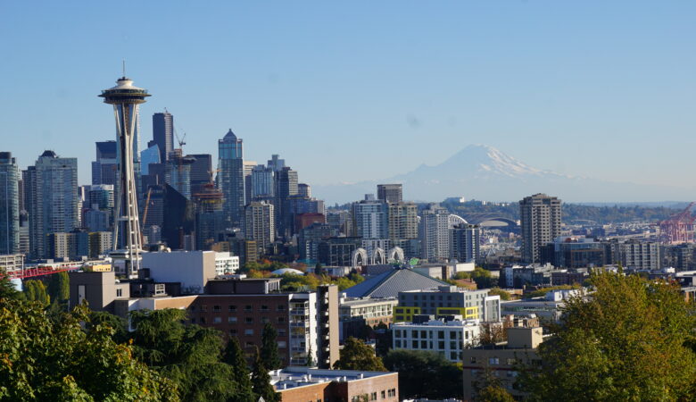 skyline of seattle space needle